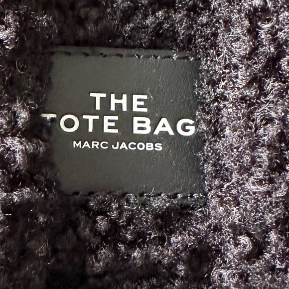 Marc Jacobs The Teddy Crossbody Tote Bag Black (mini) - Picture 9 of 11